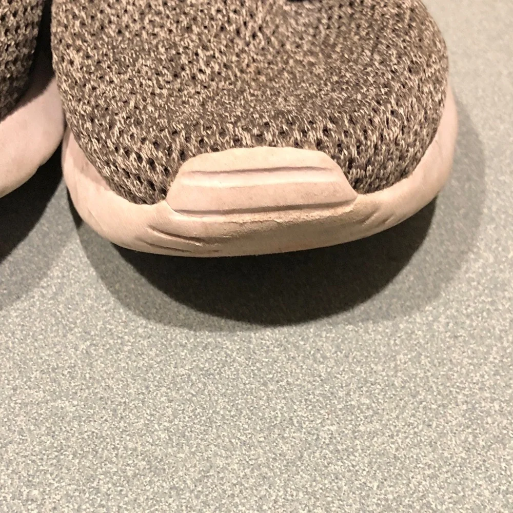 Nike Gray and Black Athletic Shoes - Picture 4 of 15